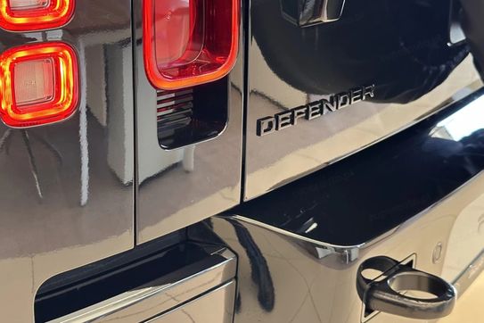 Land Rover Defender 110 D350 X-Dynamic SE