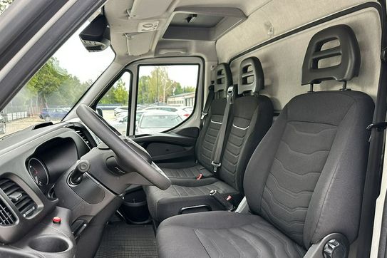 Iveco Daily 35S18 Plandeka + Winda