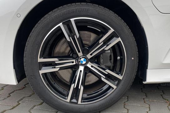 BMW Seria 3 330e M Sport