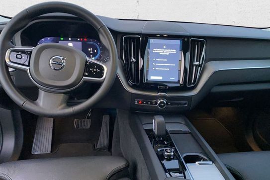 Volvo XC60 B5 B AWD Plus Dark aut