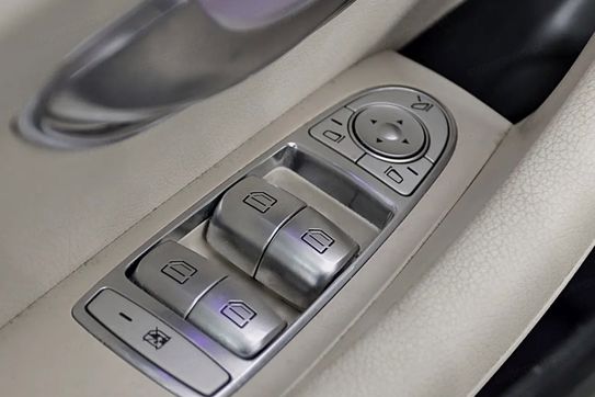 Mercedes Klasa E 300 9G-TRONIC