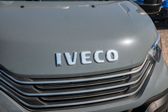 Iveco Daily 50C18 Hi-Matic Kontener 8EP + Winda