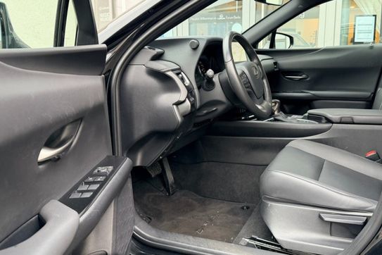 Lexus UX 300h F Sport Design Hybrid Dynamic Force