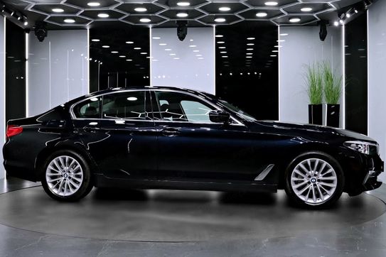 BMW Seria 5 530e xDrive Luxury Line