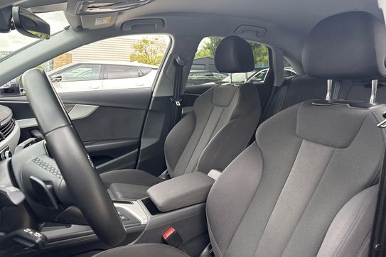 Audi A4 35 TFSI mHEV S tronic