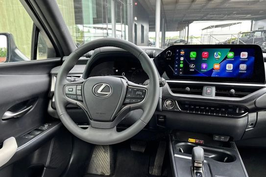 Lexus UX 300h F Sport Design