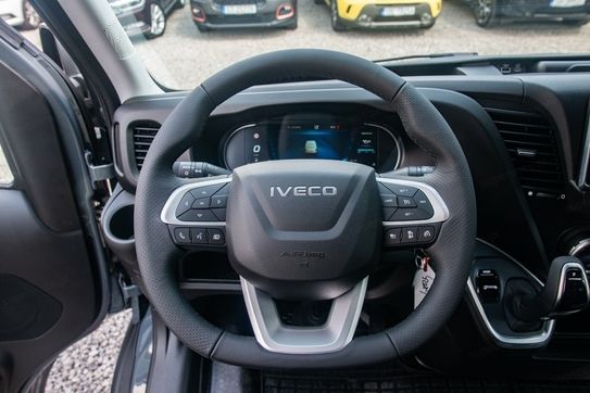 Iveco Daily 50C18HA8Z Hi Matic Kontener Izoterma + Winda