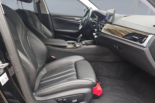 BMW Seria 5 Touring 520d xDrive Luxury Line