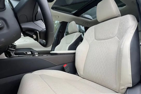 Lexus RX 350h Omotenashi