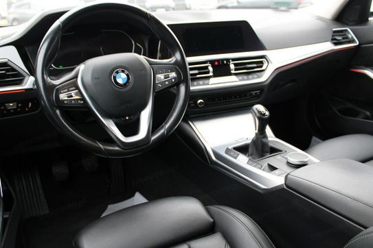 BMW Seria 3 318i aut