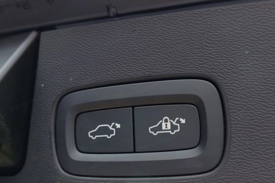 Volvo XC60 T8 Plug-In Hybrid AWD Ultra Black Edition aut