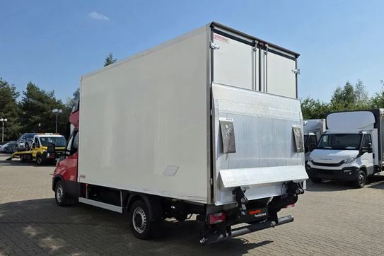 Iveco Daily 35S16  Kontener Chłodnia 8EP + Winda