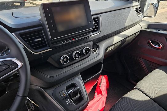 Renault Trafic L2H1 Extra AT9