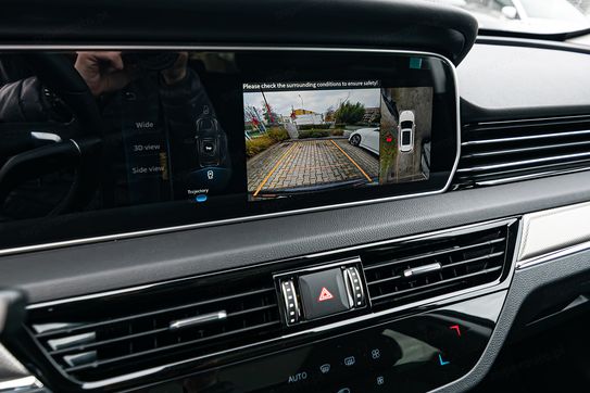 Hongqi HS5 2.0T AWD