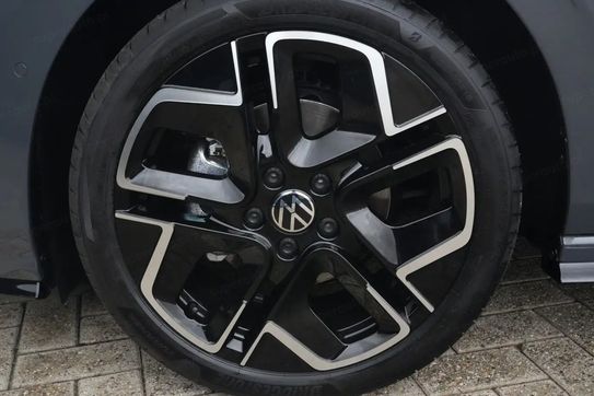 Volkswagen Golf R-Line Plus 1.5 eTSI mHEV