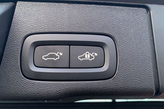 Volvo XC60 B5 B AWD Plus Dark aut