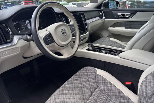 Volvo V60 B3 B Momentum Pro