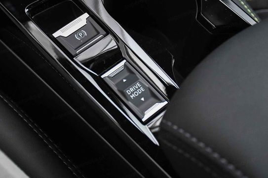 Peugeot 2008 GT Exclusive e-DCS6 1.2 PureTech mHEV