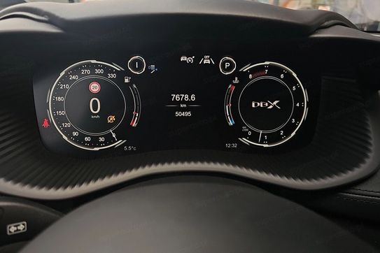 Aston Martin DBX V8