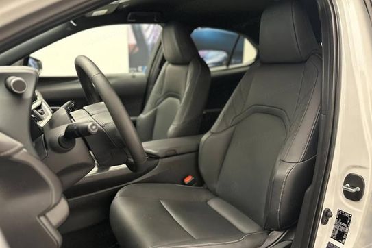 Lexus UX 300h F Sport Design Hybrid Dynamic Force