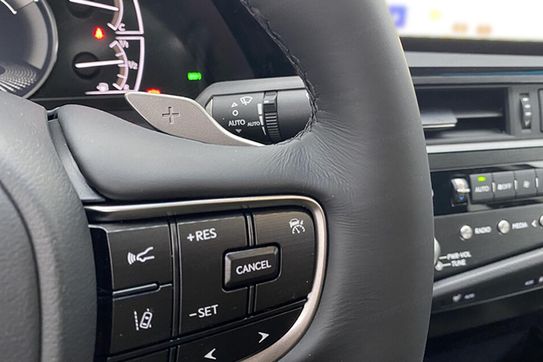 Lexus ES 300h Business Edition 2.5 E-CVT