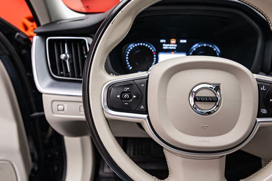 Volvo XC60 B4 D AWD Momentum Pro aut