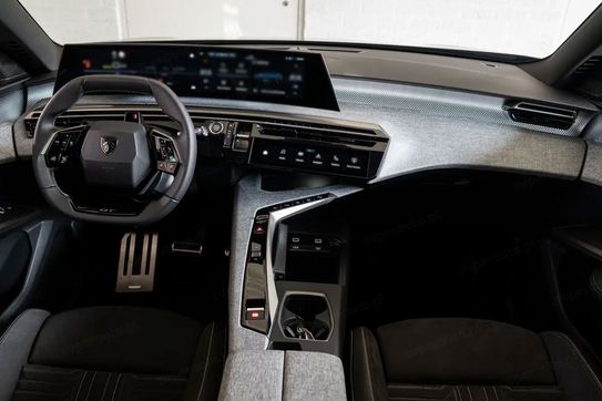 Peugeot 5008 GT 73kWh