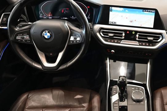 BMW Seria 3 320d xDrive Luxury Line