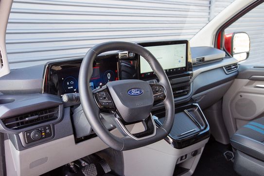 Ford Tourneo Custom L1H1 PHEV Sport AT