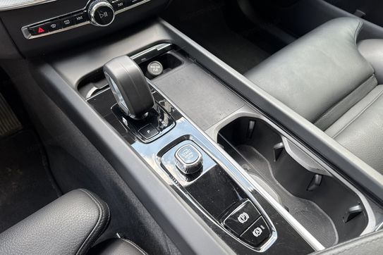 Volvo XC60 B4 B Plus Dark