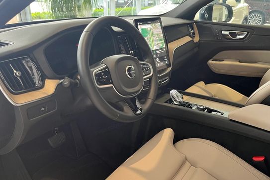 Volvo XC60 B5 B AWD Plus Dark
