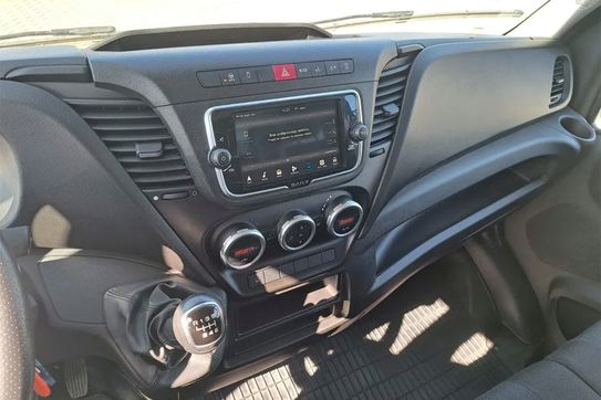 Iveco Daily 35S18 Kontener 8EP + Winda