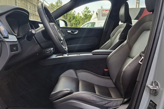 Volvo XC60 B5 B AWD Plus Dark aut