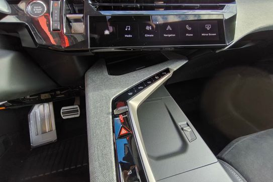 Peugeot 5008 GT 1.2 mHEV e-DCS6