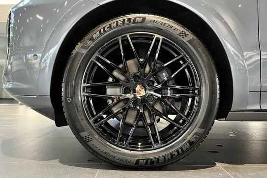 Porsche Cayenne Black Edition