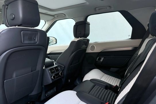 Land Rover Discovery D350 Dynamic HSE