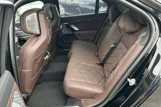BMW Seria 7 M760e PHEV xDrive sport-aut