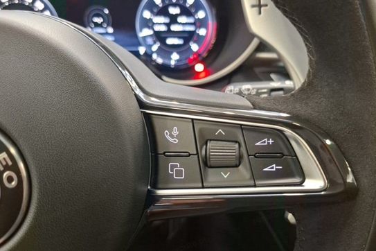Alfa Romeo Stelvio Bi Turbo V6 Quadrifoglio Q4