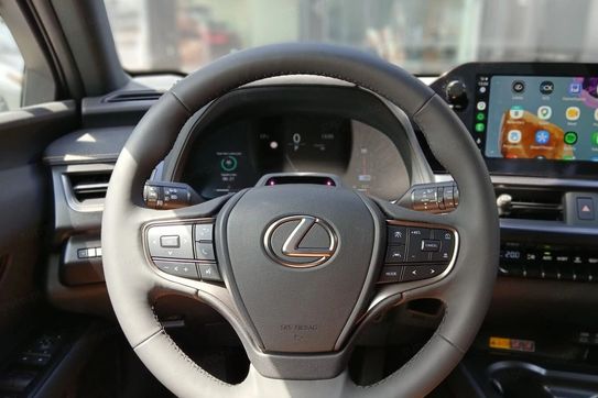 Lexus UX 300h F Sport Design