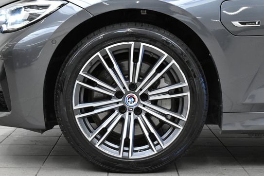 BMW Seria 3 Touring 330e M Sport