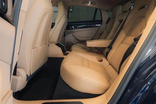 Porsche Panamera 4 E-Hybrid Platinum Edition