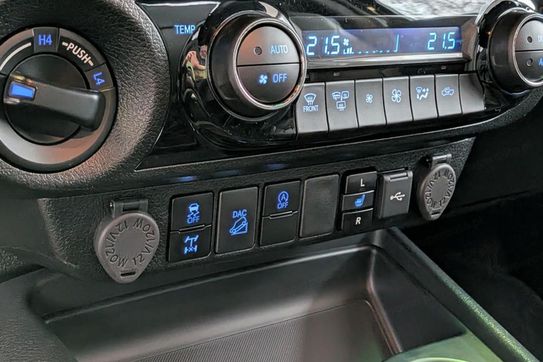 Toyota HiLux Double Cab Invincible