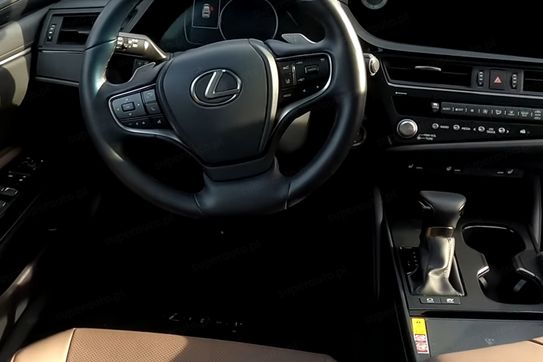 Lexus ES 300h Business Edition 2.5