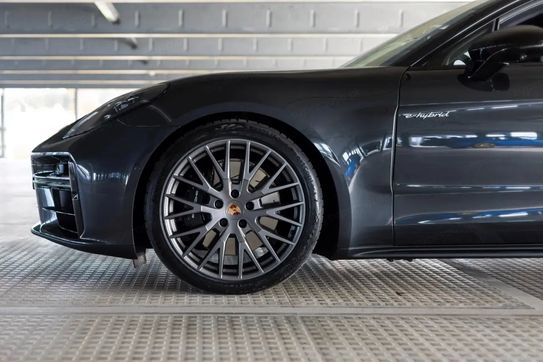 Porsche Panamera 4 E-Hybrid