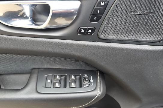 Volvo XC60 B4 D AWD R-Design