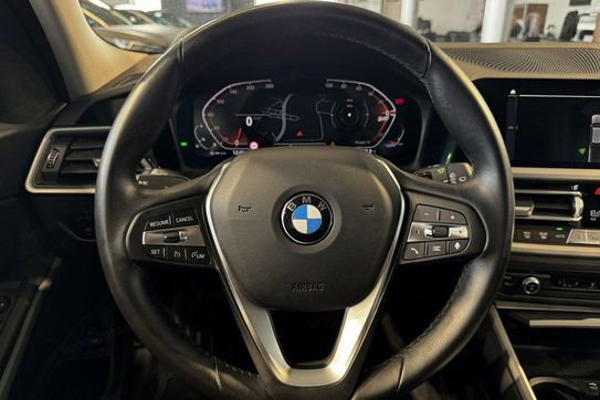 BMW Seria 3 318i Advantage aut