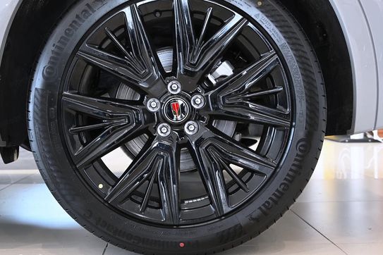 Hongqi HS5 2.0T AWD