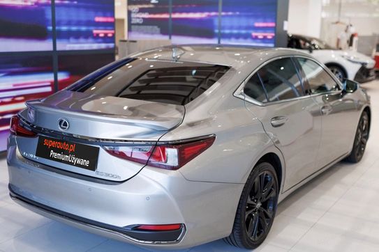 Lexus ES 300h F Sport Design