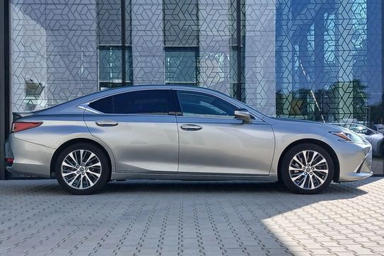 Lexus ES 300h Business Edition