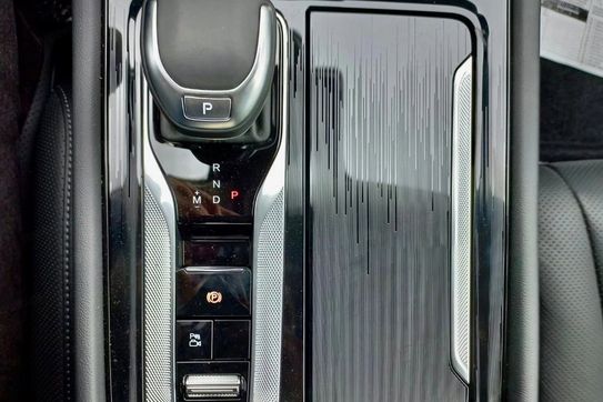 Hongqi H5 Deluxe 2.0T DSG